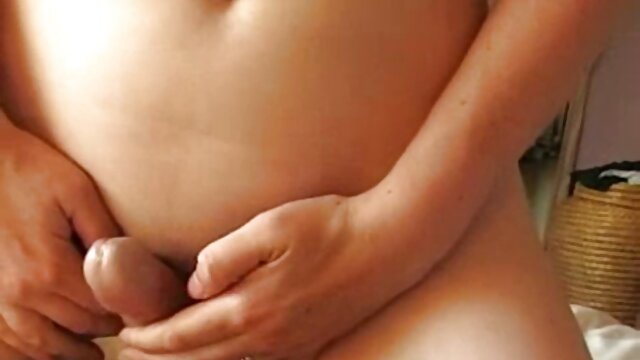 Porno ohne Registrierung  Glatte sissy zeigt kostenlose por nofilme Ihren großen Schwanz und niedlichen Käfig