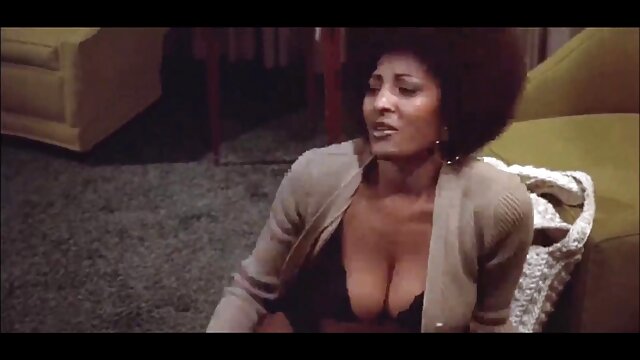 Porno ohne Registrierung  Modell kümmert sich um Ihre enge sexfilmgratis pussy